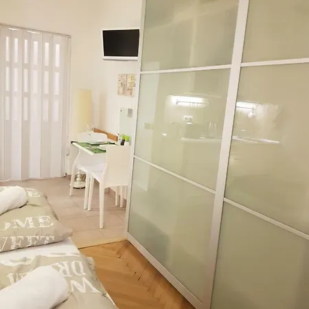 Apartmán Cozy With Parking Near Center