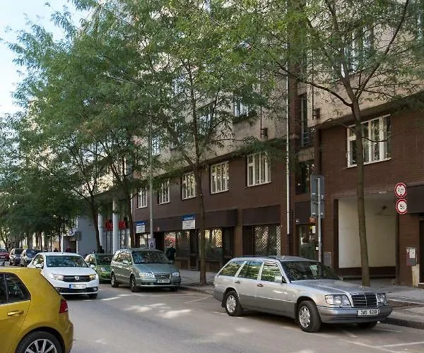 Cozy With Parking Near Center Lägenhet