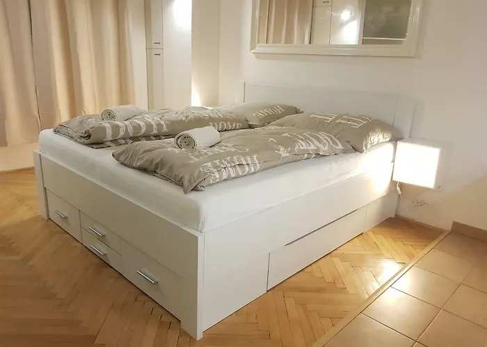 Cozy With Parking Near Center Prag