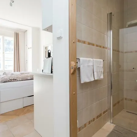 Cozy Near Center Apartamento Praga